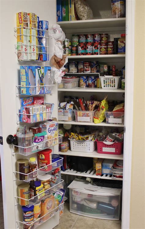 An organized kitchen pantry makes it easy to find what you need so you can whip up dinner and hand out snacks in a jiffy. Pantry Organization {Pantry Challenge Finale}