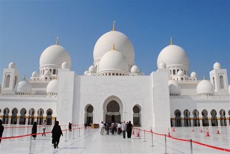 Gambar Bangunan Tempat Beribadah Tempat Tempat Menarik Mesjid Emirat Islam Kubah