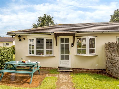2 Bedroom Bungalow In South Devon Dog Friendly Holiday Cottage In