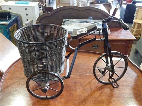 Turn tin cans into diy planters with an easy faux galvanized metal painting technique. SMALL METAL AND WICKER TRICYCLE PLANTER - Big Valley Auction
