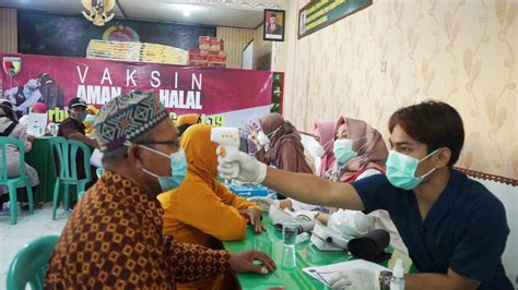 Kini memberikan pelayanan vaksin untuk umum dengan. Kodim 0817/Gresik Peduli Covid, Beri Vaksin Pada ...