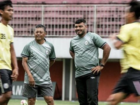 Madura united fc vs persela lamongan. Persela dan MU Ingin Liga 1 Bubar, PSS Sleman Serahkan ...