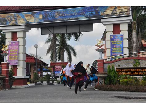 Telah menganjurakan satu pertandingan catur terbuka pada hari jumaat iaitu 11 ogos 2017 bertempat di terengganu trade centre (ttc), kuala terengganu. Slide8 | Portal Rasmi SM IMTIAZ YT KUALA TERENGGANU ,20050 ...