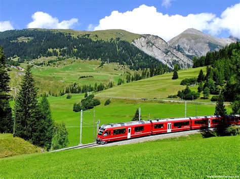 Tengase Presente El Bernina Express Por Las Montañas De Suiza