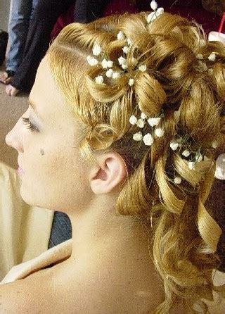 To all the girls looking for a unique and elegant. Western Bridal Hair Styles | Fashion in New Look