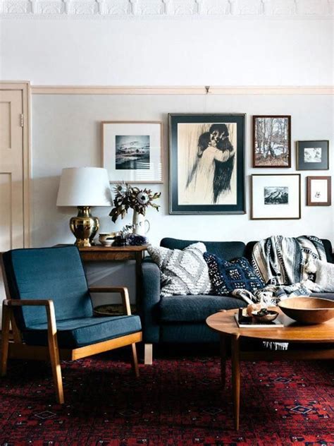 Living Room With Blue Sofa And Burgundy Rug Burgundylivingroomdecor In