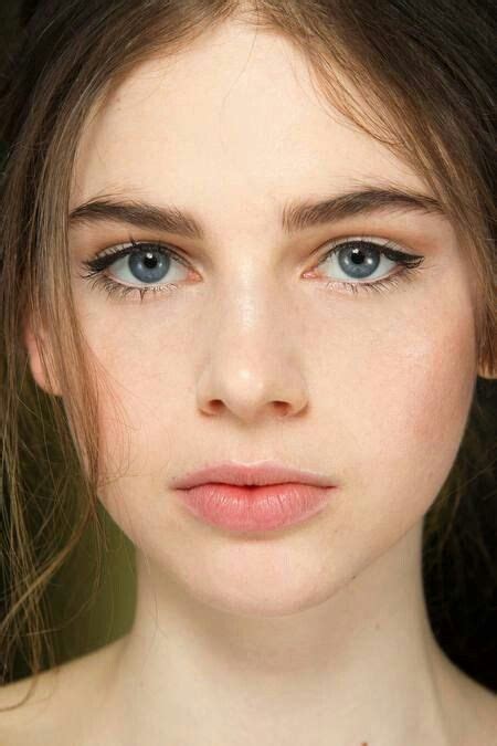 For A Similar Look Try Evelyn Iona Gel Eyeliner In 2019