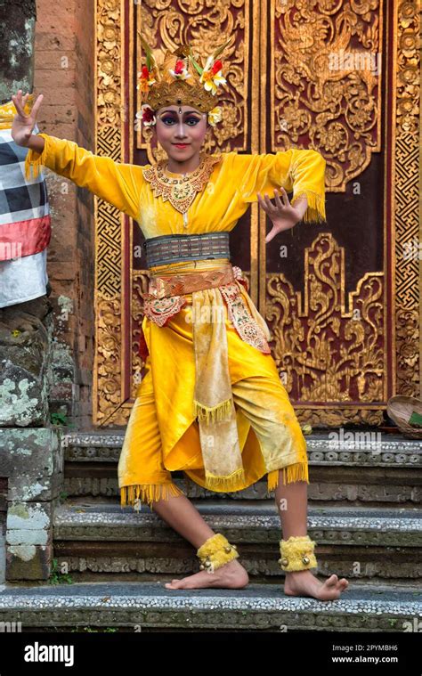 Balinese Kecak Dance Performance Ubud Bali Indonesia Stock Photo Alamy