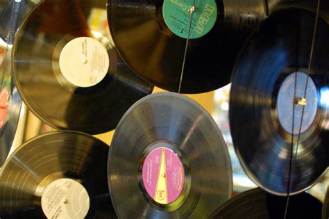 Seven Creative Ways To Repurpose Vinyl Records — Idea Digezt