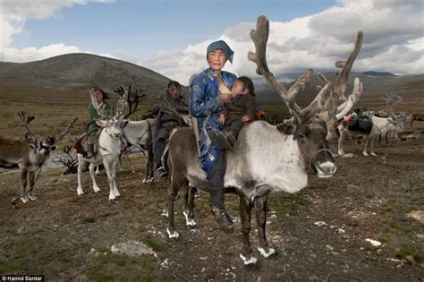 Incredible Photographs Show Nomadic People In Central Asia Daily Mail