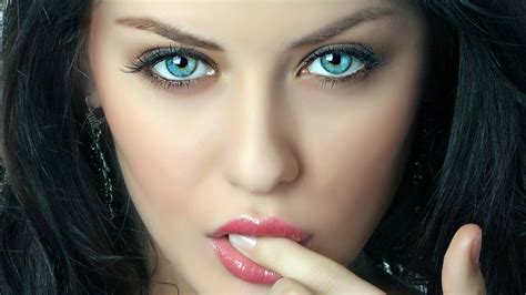 blue eyes girl model is having finger inside mouth hd girls wallpapers hd wallpapers id 74032