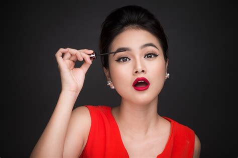 Premium Photo Make Up And Cosmetics Concept Asian Woman Doing Her