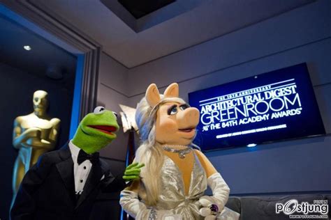 Miss Piggy And Kermit The Frog At The 2012 Oscars In Los Angeles