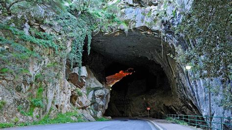 Jenolan Caves The Worlds Oldest Cave Networks