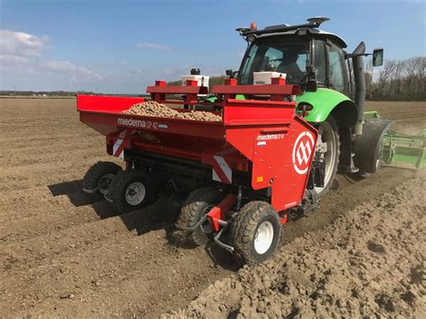 Description nl sticker miedema cp 42p klein sticker miedema cp 42p groot sticker markeringsdriehoek veiligheidssticker hydr. Nieuwe Miedema CP 42 aardappelplanter voor fam. Goense ...
