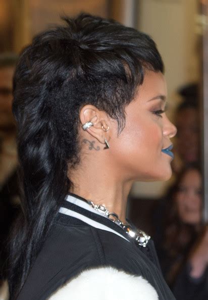 Rihanna Photos Photos Rihanna Rocks Blue Lipstick In