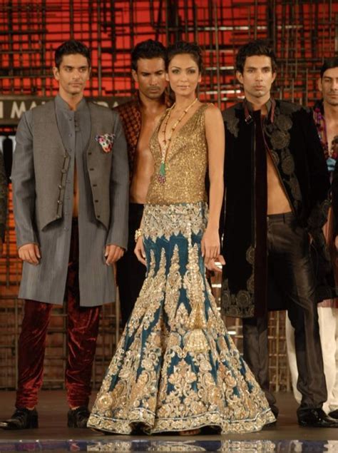 Live News Fashion Designer Manish Malhotra Showcases His Unique Collection