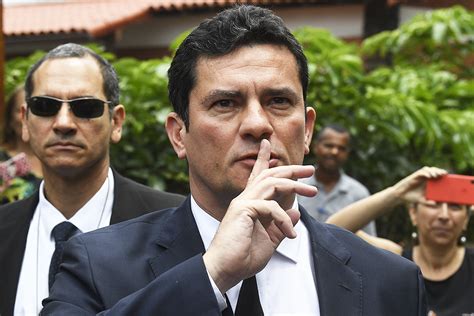 Isto posto, excelentíssimo juiz sérgio moro, com elevada honra, representando o movimento brasil decente. Moro para presidente | VEJA