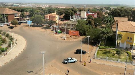 Faz fronteira com o senegal ao norte e a guiné a sul e a leste e, apesar da sua. Bissau, Guine-Bissau | Paises da africa