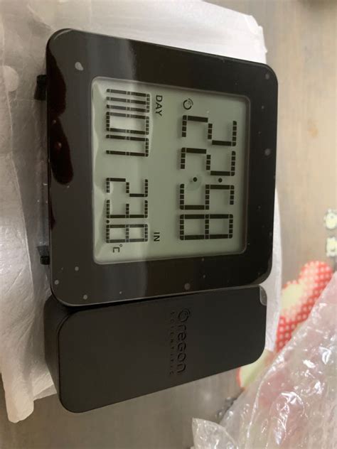 Oregon Scientific PROJI Projection Atomic Clock With Indoor Temperature Calendar Alarm