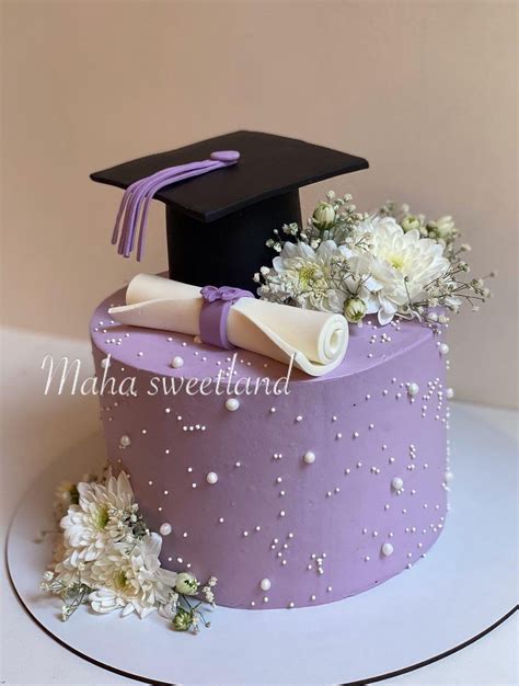 45 Elegant Graduation Cake Ideas Perfect For A Crowd Graduation Party