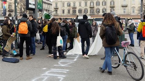 Fridays For Future Flash Mob A Torino Contro Eni