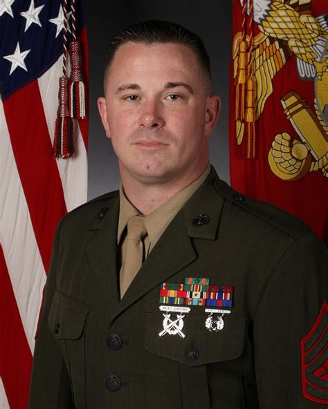 Gunnery Sergeant Robin G Roberts Jr 1st Marine Division Leaders