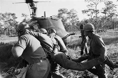 Vietnam War 1965 Ia Drang Us Wounded A Us Cavalrym Flickr