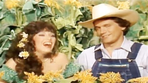 George Strait Shows Off Funny Side In Resurfaced Hee Haw Sketch