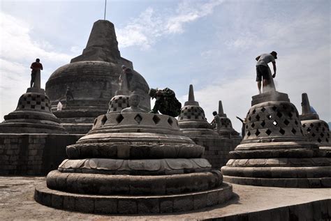 Keberadaannya tidak hanya terkenal di kancah nasional saja, namun juga tingkat. Menjauhkan Lumut dari Candi Borobudur | Republika Online