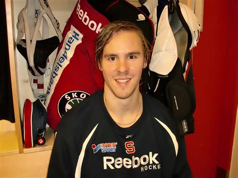 Videll was drafted by the colorado avalanche in the seventh round of the 2003 nhl entry draft, 204th overall. Hockey - med Marie Hallman: Linus Videll: " Vi bestämde oss för att vinna bara"