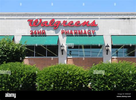 Walgreens drug store drugstore hi-res stock photography and images - Alamy