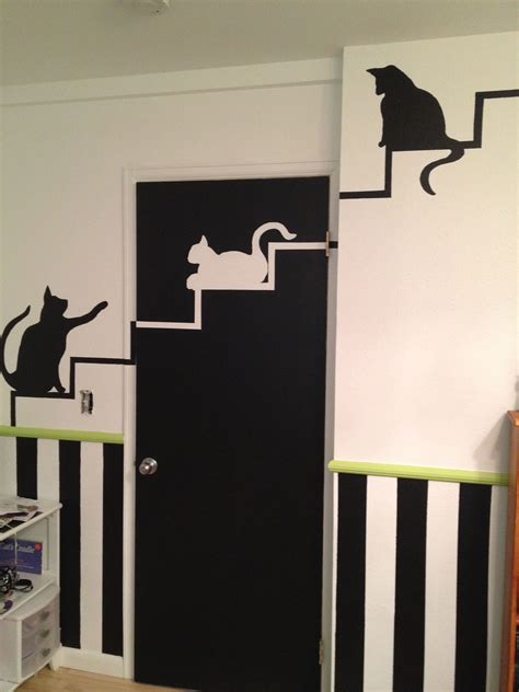 Add kitsch accessories to create a playful girl's bedroom. tween bedroom back and white theme with cats | Cat themed ...