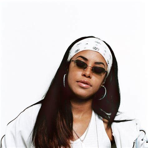 Aaliyah Throwback Style 12 Throwback Photos Of Aaliyahs