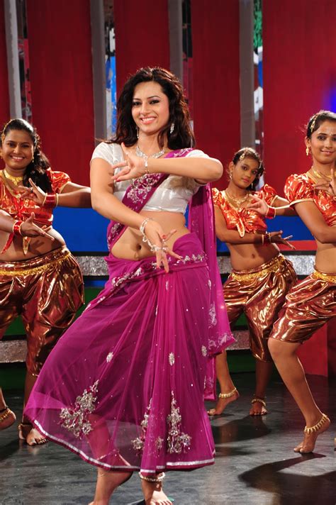 Isha Chawla Hot Deep Navel While Dancing In Saree Tollywood Actress Navel