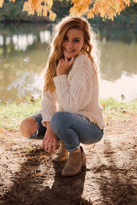 Pin By Avery Klootwyk On Senior Pictures Senior Photo Outfits Fall Photo Shoot Outfits