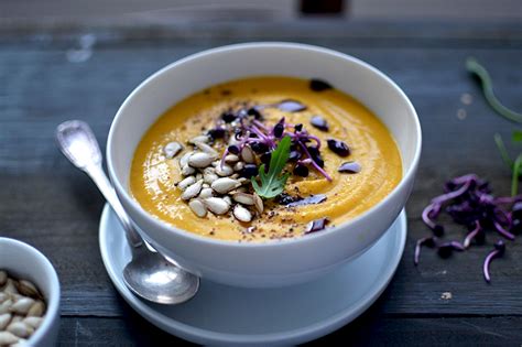Soupe aux lentilles corail lait de coco et butternut