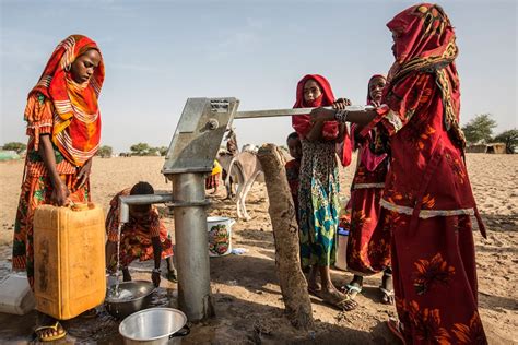 Displaced refugees fear more loss as Lake Chad shrinks ...
