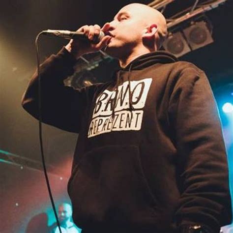 Divokej bill — ist eine tschechische folk rock band aus úvaly, welche elemente des keltischen folk mit punk und rockelementen versieht und 1997 gegründet wurde. Kapely na Votvíráku 2018 - Chinaski, Divokej Bill, Chaozz ...