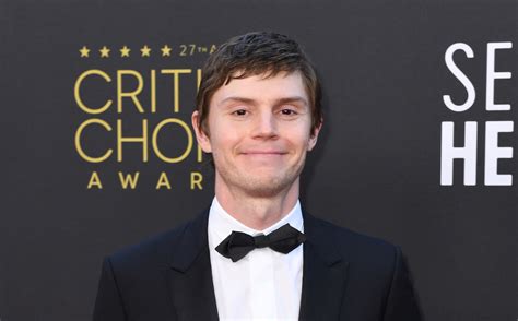 Netflix Releases First Glimpse of Evan Peters as Jeffrey Dahmer, and 
