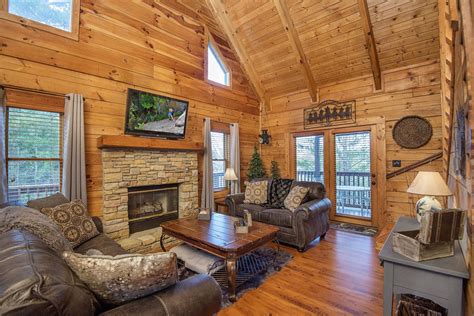 Er103 Knotty Pine Pigeon Forge Cabin Rentals Cabin Interiors