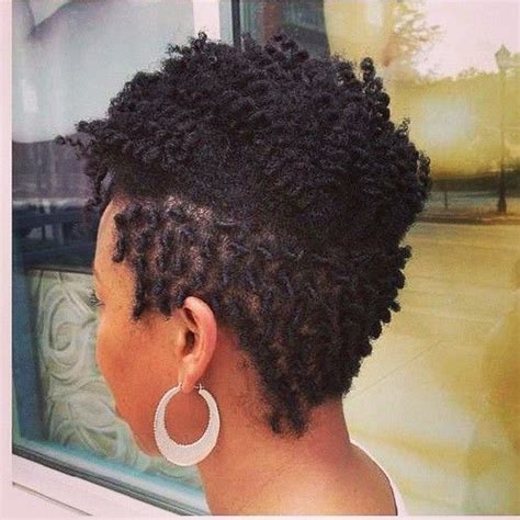 Chin length curly bob haircut: Cute natural short hair style | Summer Cuts ( Short ...