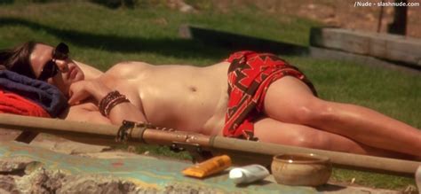 Rachel Weisz Topless For Tan In Stealing Beauty Photo 1 Nude
