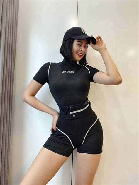 Hoa hậu Mai Phương Thuý Ngọc Hân khoe bộ ảnh bikini bán nude nóng