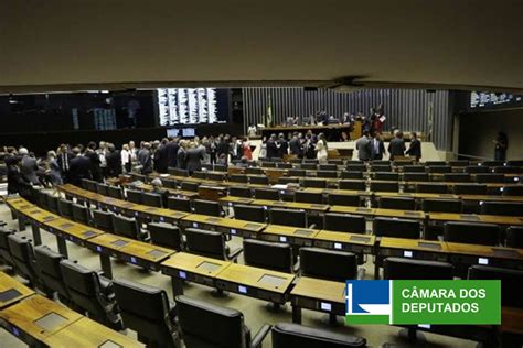 142 da constituição para a garantia da lei e da ordem (glo), com o emprego das forças armadas (ffaa) para substituir ou suplementar o papel os três erros daquela constituição seriam os artigos 24, 48 e 53, que previam, em linhas gerais, que o presidente poderia dissolver o parlamento; Câmara emite parecer esclarecendo que artigo 142 da ...