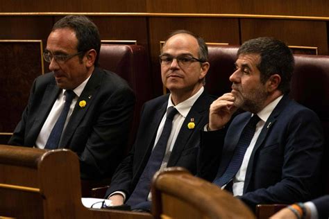 Vankeudessa olevat katalaanijohtajat vannovat virkavalansa Espanjan ...