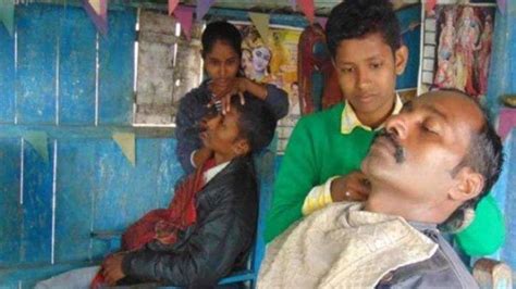 dua gadis di india ini pura pura menjadi laki laki demi teruskan usaha cukur rambut ayahnya
