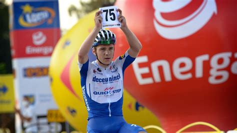 I am doing better every day, evenepoel said. VIDEO | Kunststukje emotionele Remco Evenepoel in Ronde ...