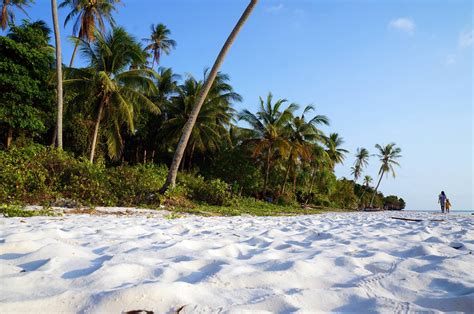 Pantai Pasir Putih Indonesia Yang Mengagumkan Liburmulucom