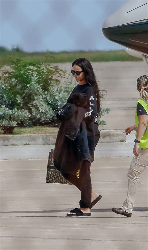 Rihanna Arrives At The Airport In Barbados 04 Gotceleb